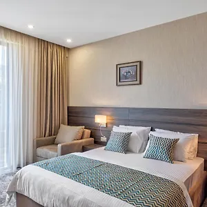 https://vinum-hotel.alltbilisihotels.com